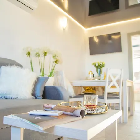 Scarlet Apartment *